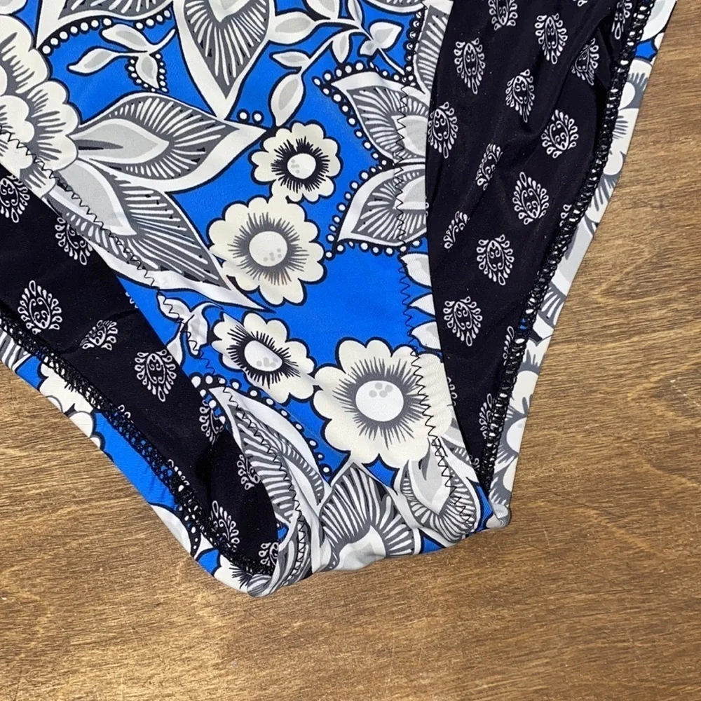 Vera Bradley bikini swimsuit size medium/large navy paisley